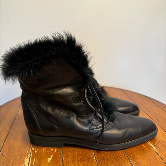 Stuart‎ Weitzman Black Faux Fur Lined Lace Up Leather Ankle Booties 7.5AA… - Picture 3 of 7